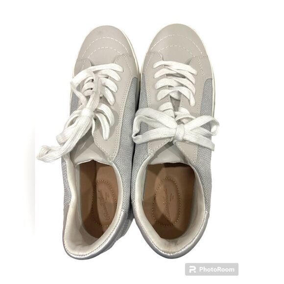 Universal Thread gray Britten classic sneakers with silver accents size … - Picture 2 of 9